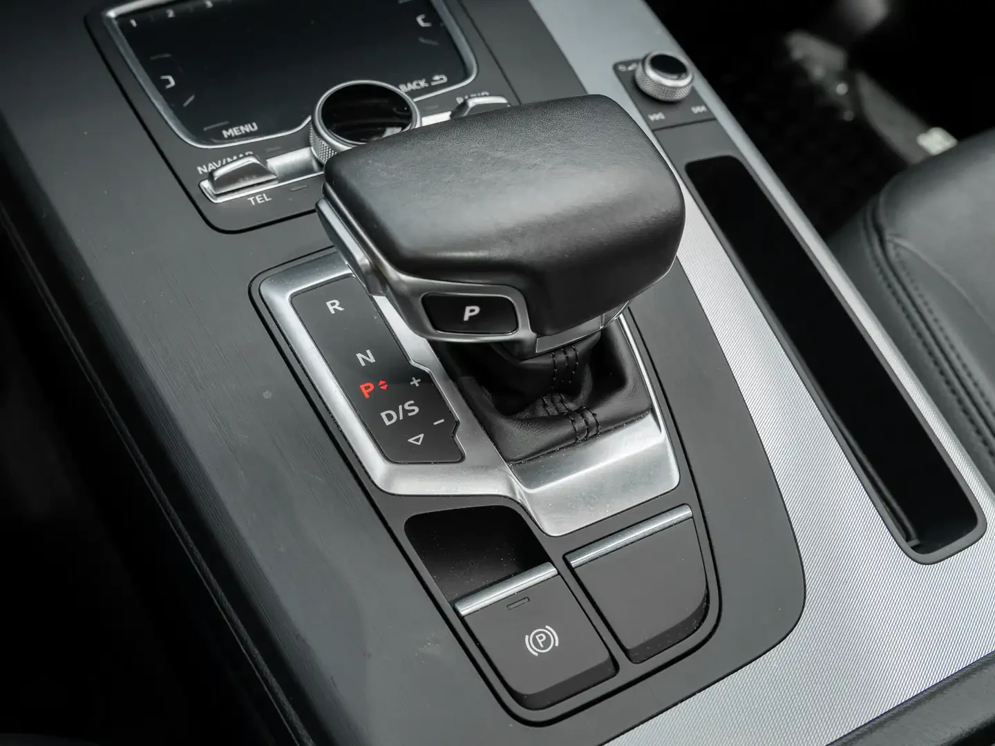 Audi Q5 QUATTRO*  ПАНОРАМА* ПОДГРЕВ, снимка 13 - Автомобили и джипове - 55259963