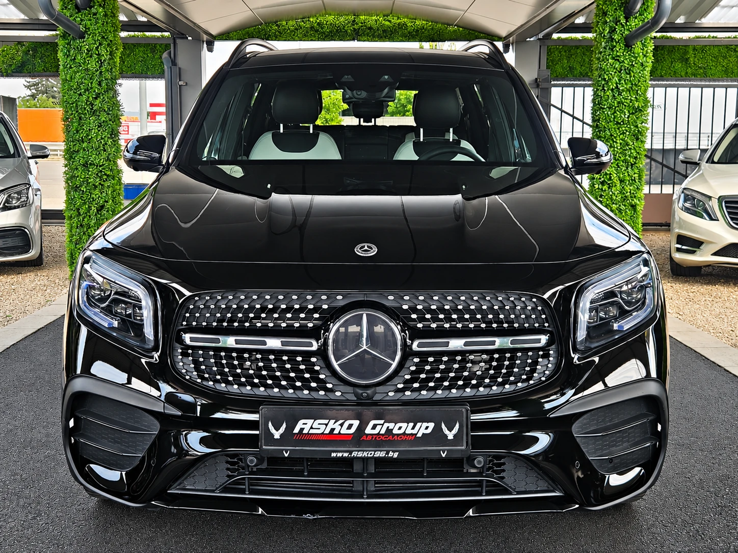 Mercedes-Benz GLB 220 AMG/4MAT/7MESTA/PANO/360CAM/BURMEST/DISTR/ПОДГР/LI, снимка 2 - Автомобили и джипове - 55573582