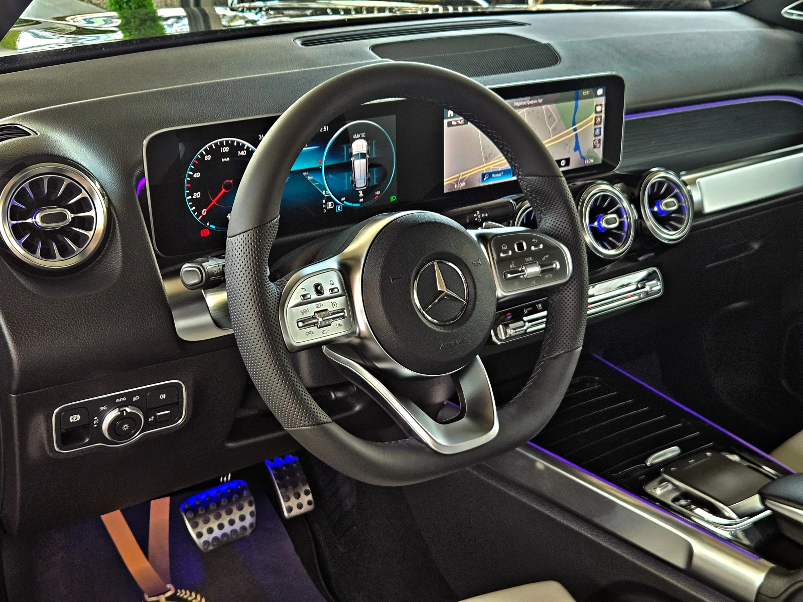 Mercedes-Benz GLB 220 AMG/4MAT/7MESTA/PANO/360CAM/BURMEST/DISTR/ПОДГР/LI, снимка 11 - Автомобили и джипове - 55573582