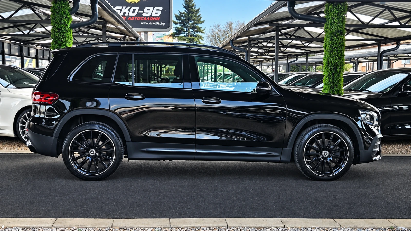 Mercedes-Benz GLB 220 AMG/4MAT/7MESTA/PANO/360CAM/BURMEST/DISTR/ПОДГР/LI, снимка 4 - Автомобили и джипове - 55573582