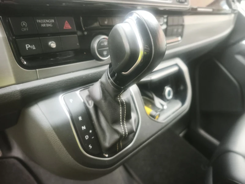 VW Multivan Bulli 2.0 DSG, снимка 10 - Бусове и автобуси - 52398141