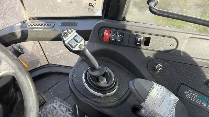 Челен товарач JCB WL 411 HT 4x4, снимка 15 - Индустриална техника - 52606685