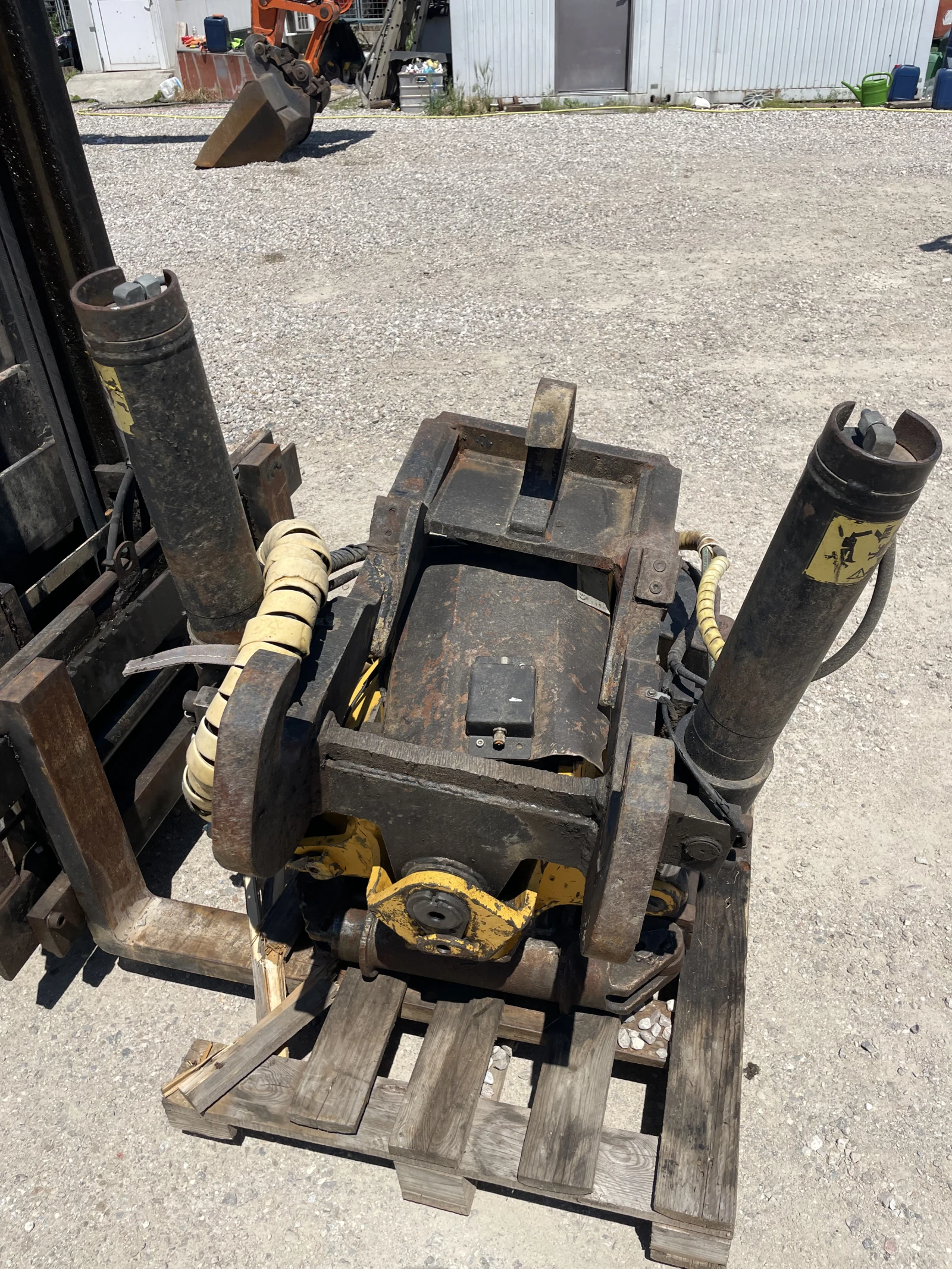 Допълнително оборудване Друг вид TILTROTATOR ЗА 15-25 ТОНЕН БАГЕР - изображение 3