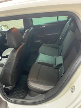 Opel Astra Sport Tourer , снимка 7
