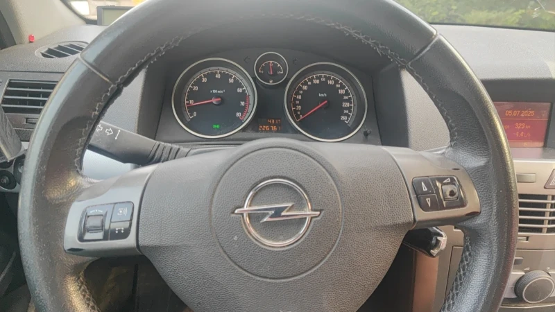 Opel Astra 1.6 Twinport, снимка 8 - Автомобили и джипове - 52511161