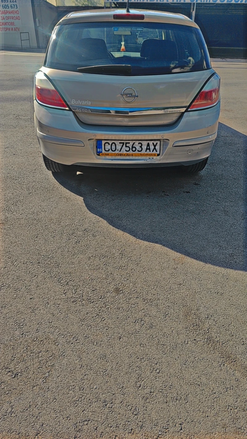 Opel Astra 1.6 Twinport, снимка 4 - Автомобили и джипове - 52511161