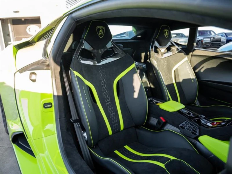 Lamborghini Huracan * АВТО КРЕДИТ* ЦЕНА ДО БГ * СЕРВИЗНА ИСТОРИЯ * , снимка 13 - Автомобили и джипове - 52830489