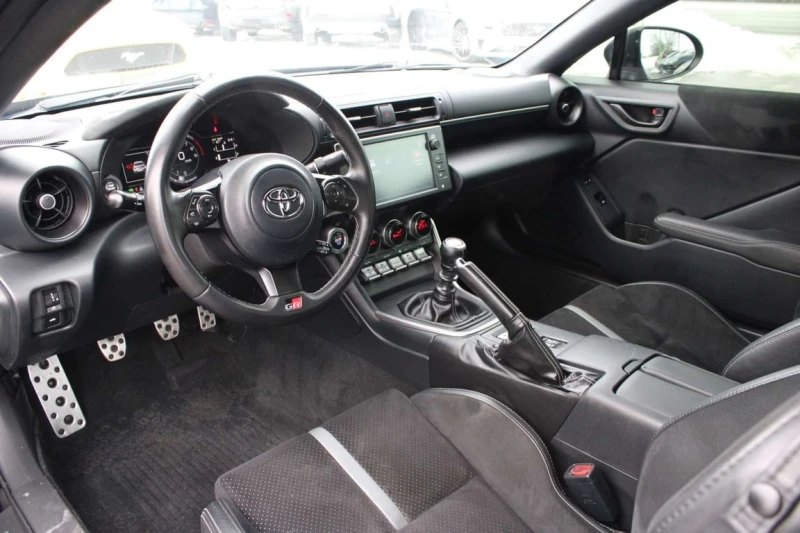 Toyota GR86 Premium 6 Speed | No Accident | One Owner | , снимка 6 - Автомобили и джипове - 53354067