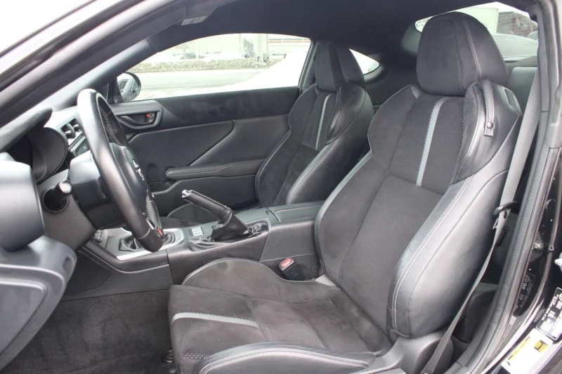 Toyota GR86 Premium 6 Speed | No Accident | One Owner | , снимка 9 - Автомобили и джипове - 53354067