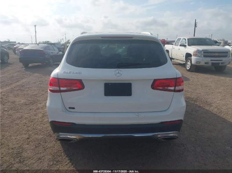 Mercedes-Benz C 300 Подгрев* Keyless* Камера* Панорама, снимка 6 - Автомобили и джипове - 53374536