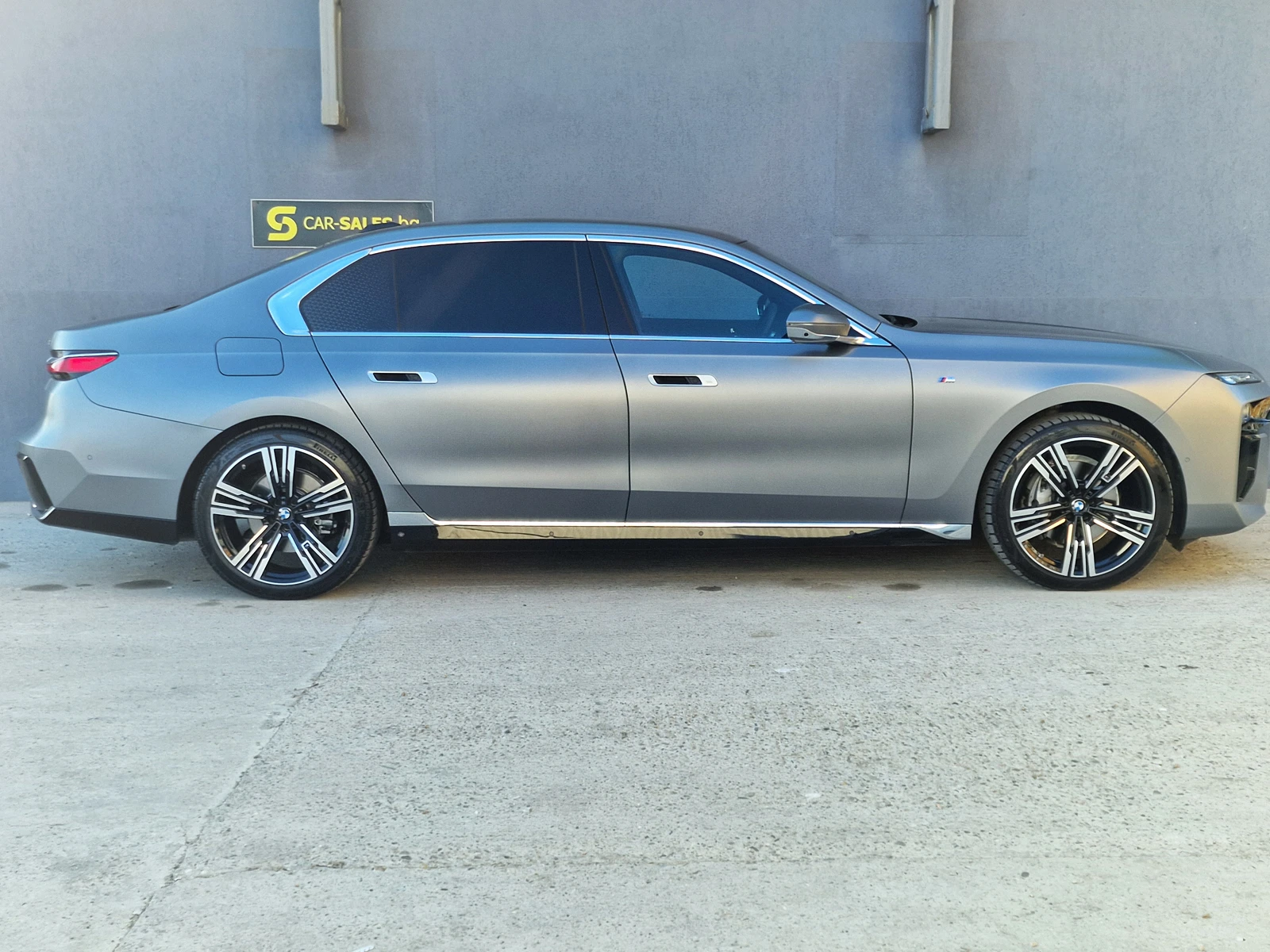 BMW 740 Xdrive /MSport/PANO/ ICONIC GLOW/ B&W/ 360/Mild    - изображение 8