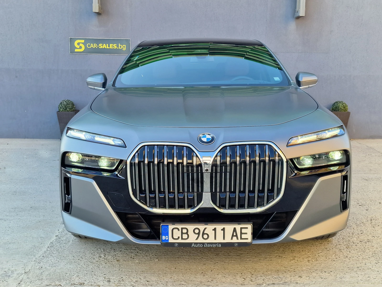 BMW 740 Xdrive /MSport/PANO/ ICONIC GLOW/ B&W/ 360/Mild    - изображение 2