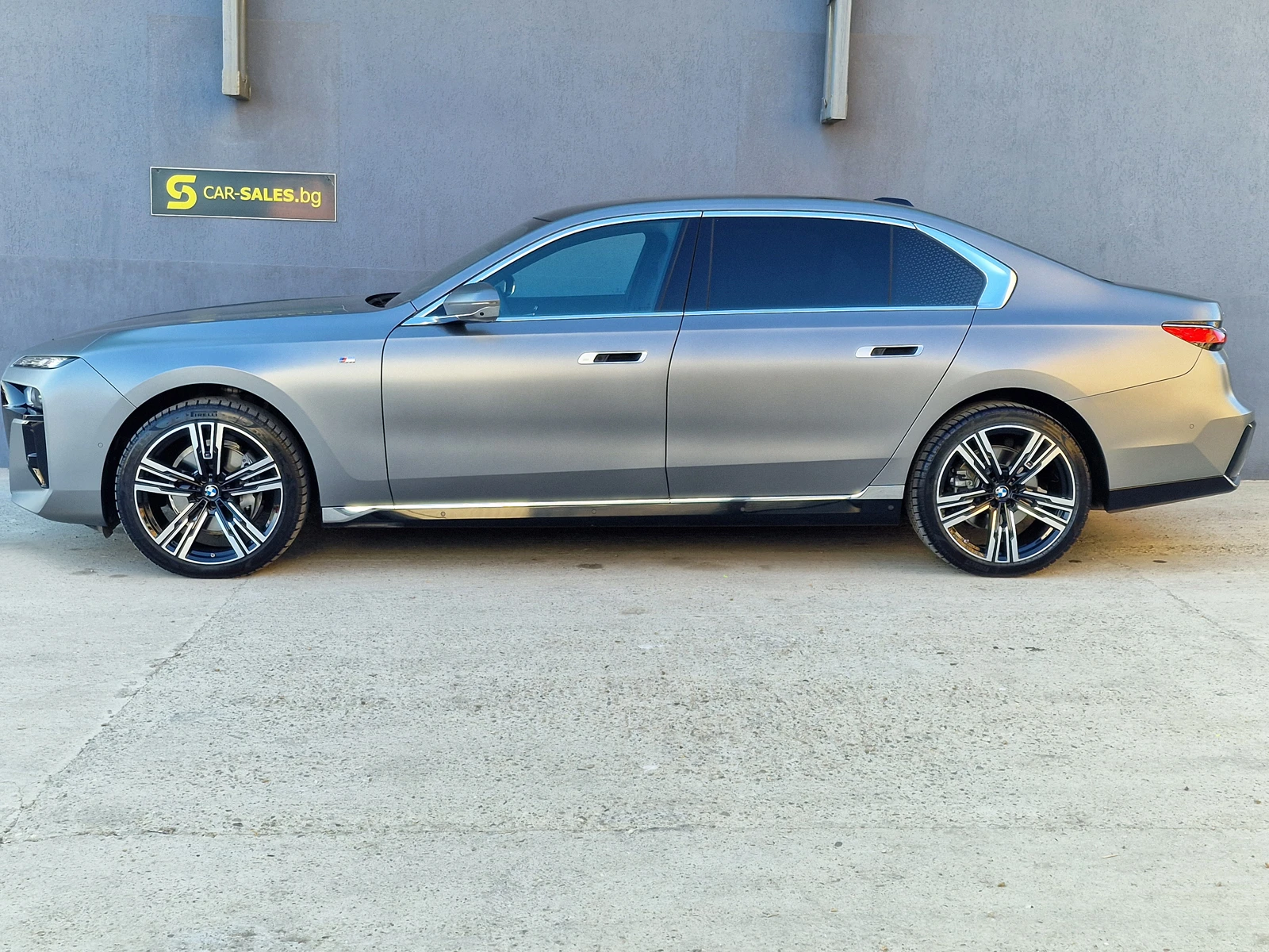 BMW 740 Xdrive /MSport/PANO/ ICONIC GLOW/ B&W/ 360/Mild    - изображение 4