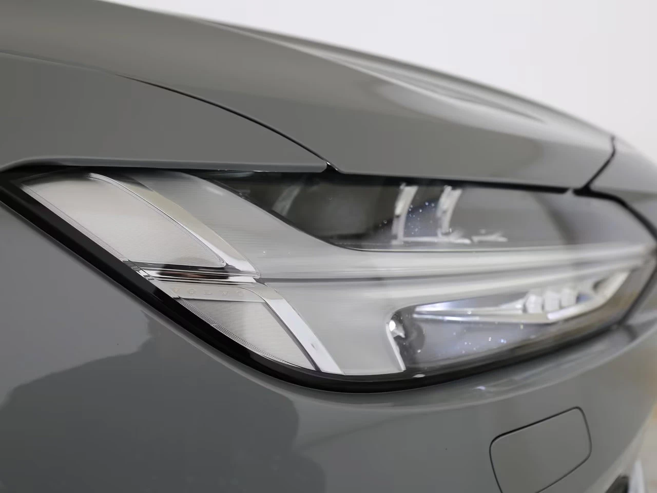 Volvo V90 B4/PLUS-BRIGHT/197HP/MEMO/360/H&K/NAVI/LED/313g | Mobile.bg   11