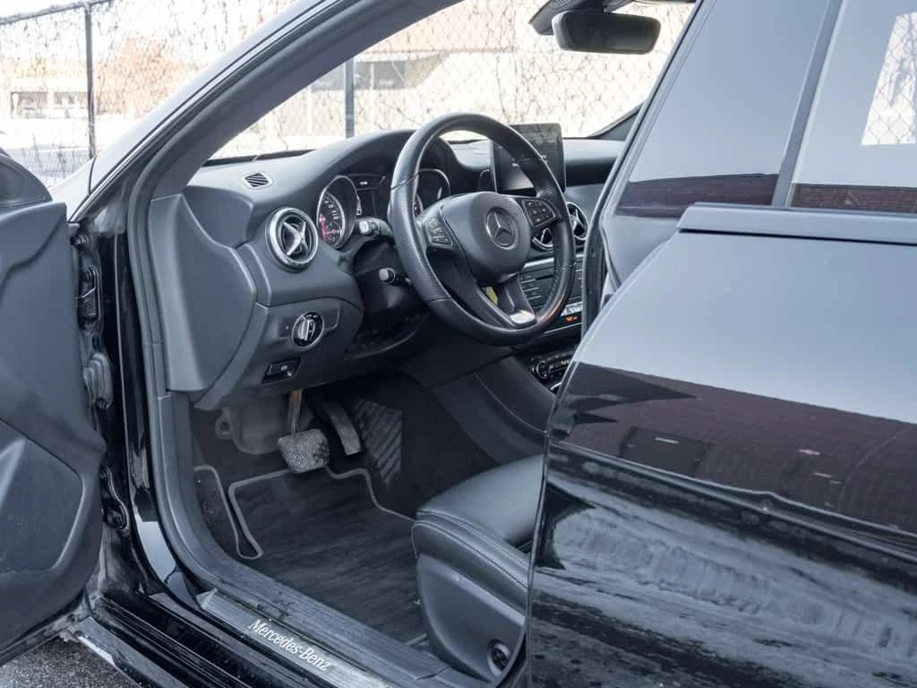 Mercedes-Benz CLA 250  Coupe* PANO * MEMORY* CARFAX *  - изображение 6