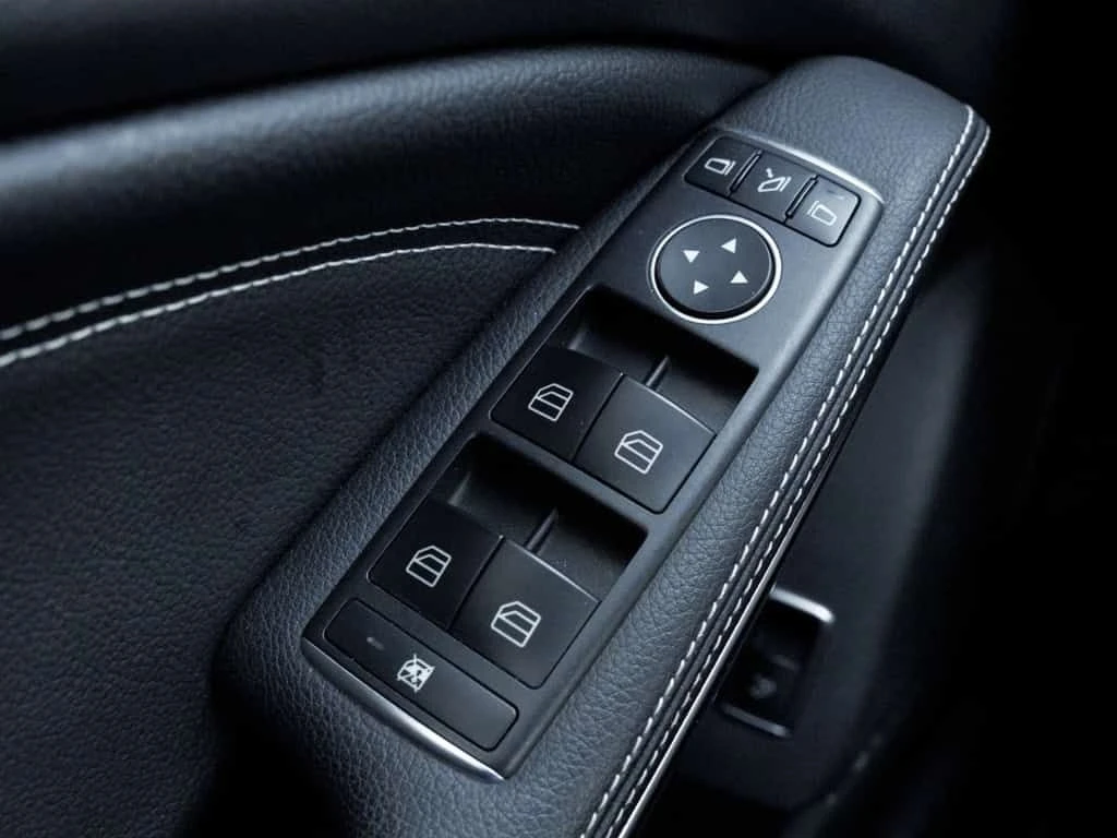 Mercedes-Benz CLA 250  Coupe* PANO * MEMORY* CARFAX * , снимка 13 - Автомобили и джипове - 53726283