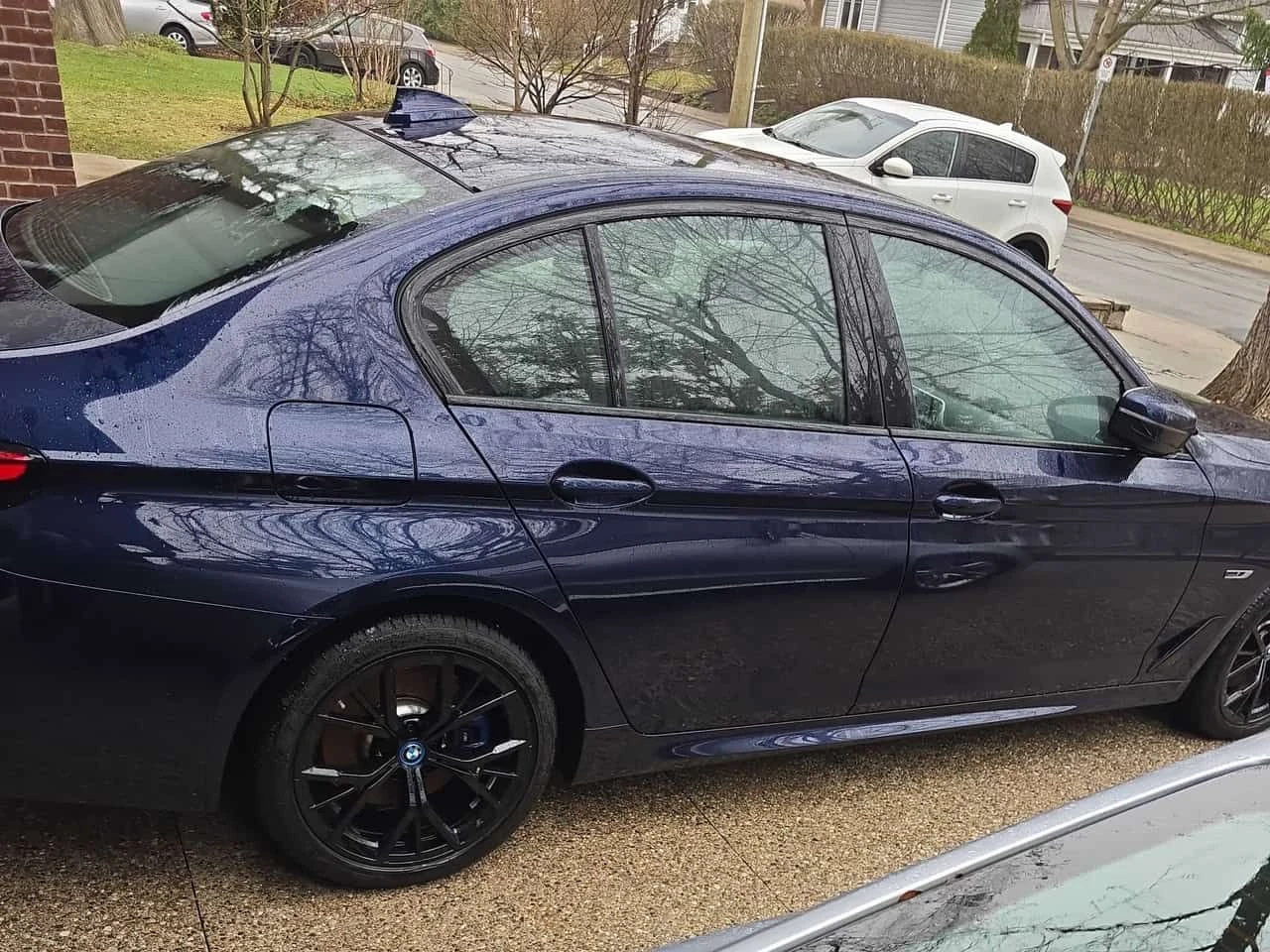 BMW 530 * 530e xDrive * ПОДГРЕВ* ДВА КЛЮЧА* , снимка 3 - Автомобили и джипове - 54087000