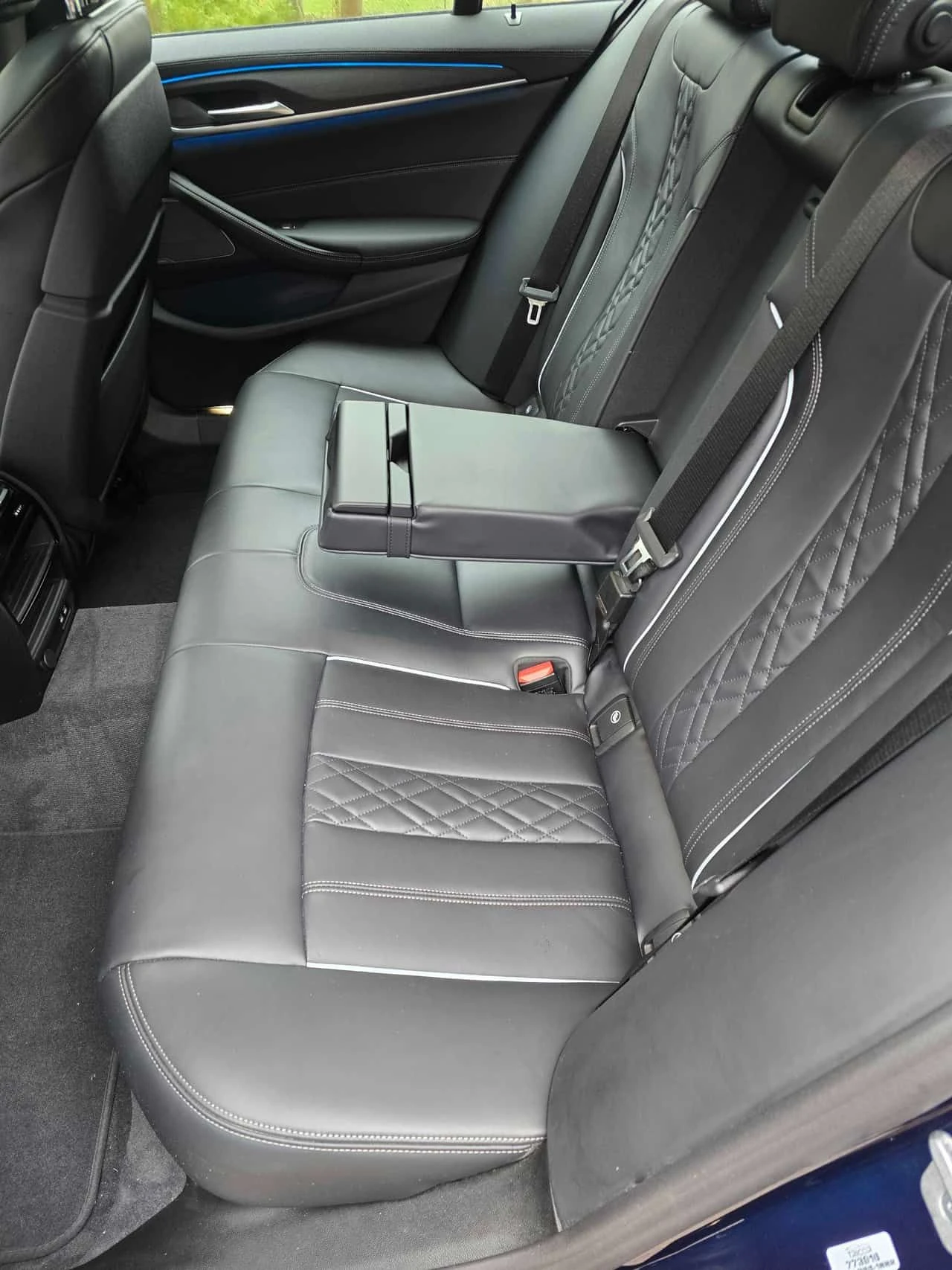 BMW 530 * 530e xDrive * ПОДГРЕВ* ДВА КЛЮЧА* , снимка 11 - Автомобили и джипове - 54087000