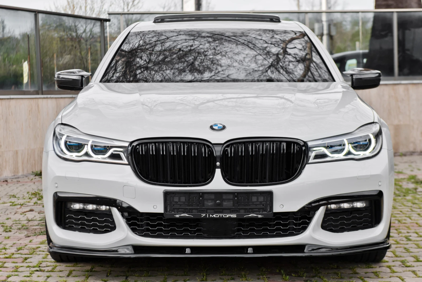 BMW 740 Ld/X-DRIVE/LASER/3xTV/HUD/PANO/FULL, снимка 2 - Автомобили и джипове - 54128395