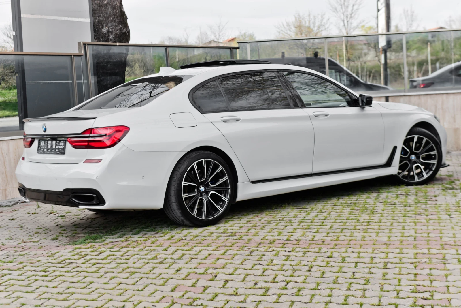 BMW 740 Ld/X-DRIVE/LASER/3xTV/HUD/PANO/FULL, снимка 6 - Автомобили и джипове - 54128395