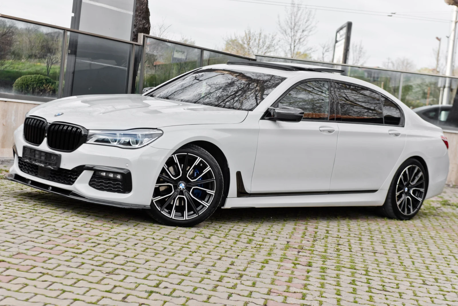 BMW 740 Ld/X-DRIVE/LASER/3xTV/HUD/PANO/FULL, снимка 3 - Автомобили и джипове - 54128395