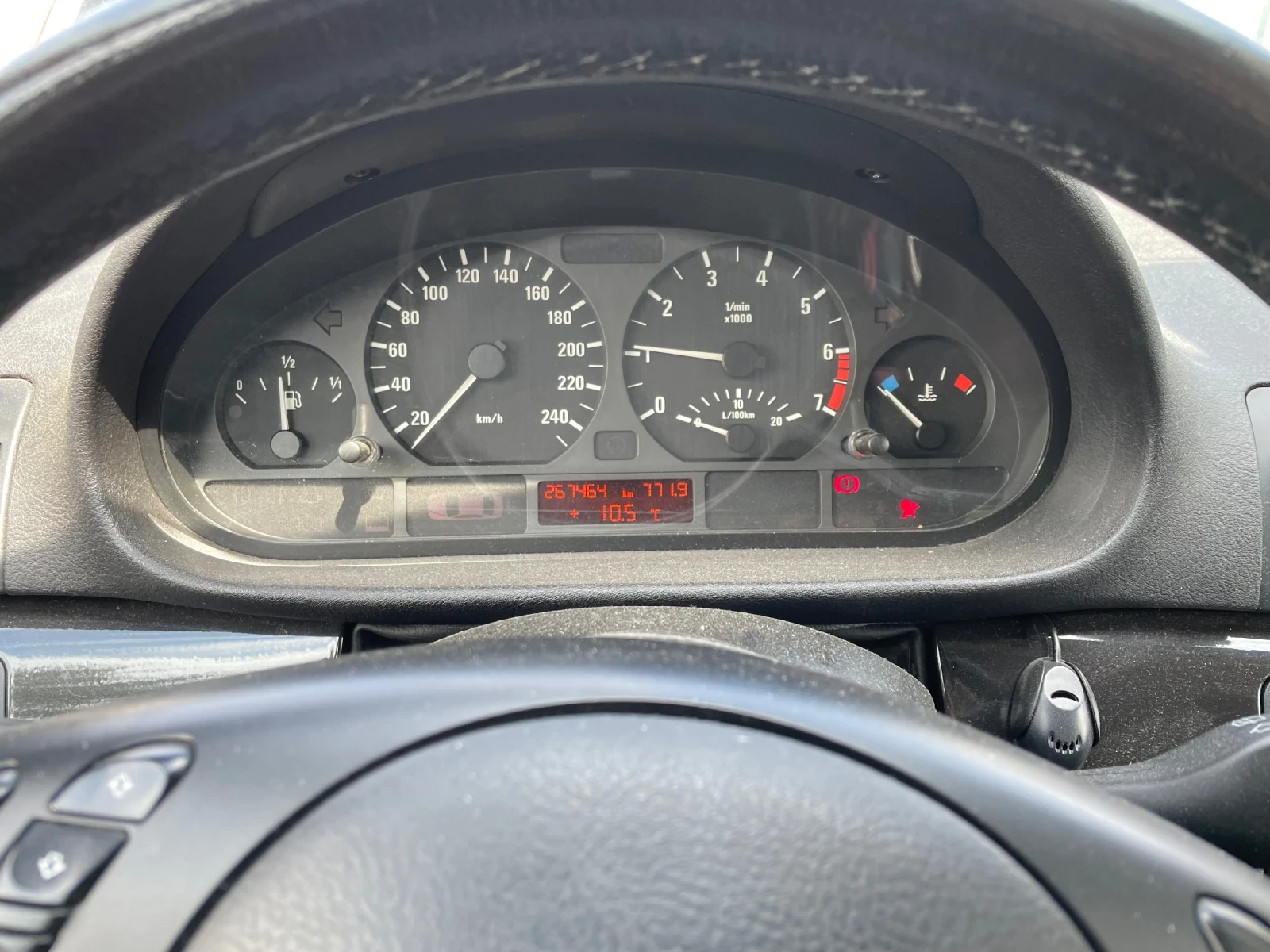 BMW 320, снимка 8 - Автомобили и джипове - 54346258