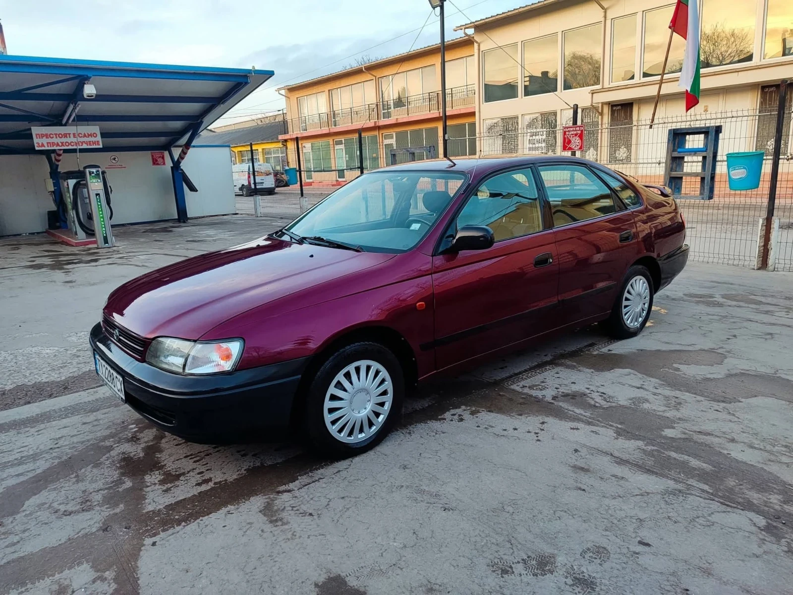 Toyota Carina E, снимка 2 - Автомобили и джипове - 54403099