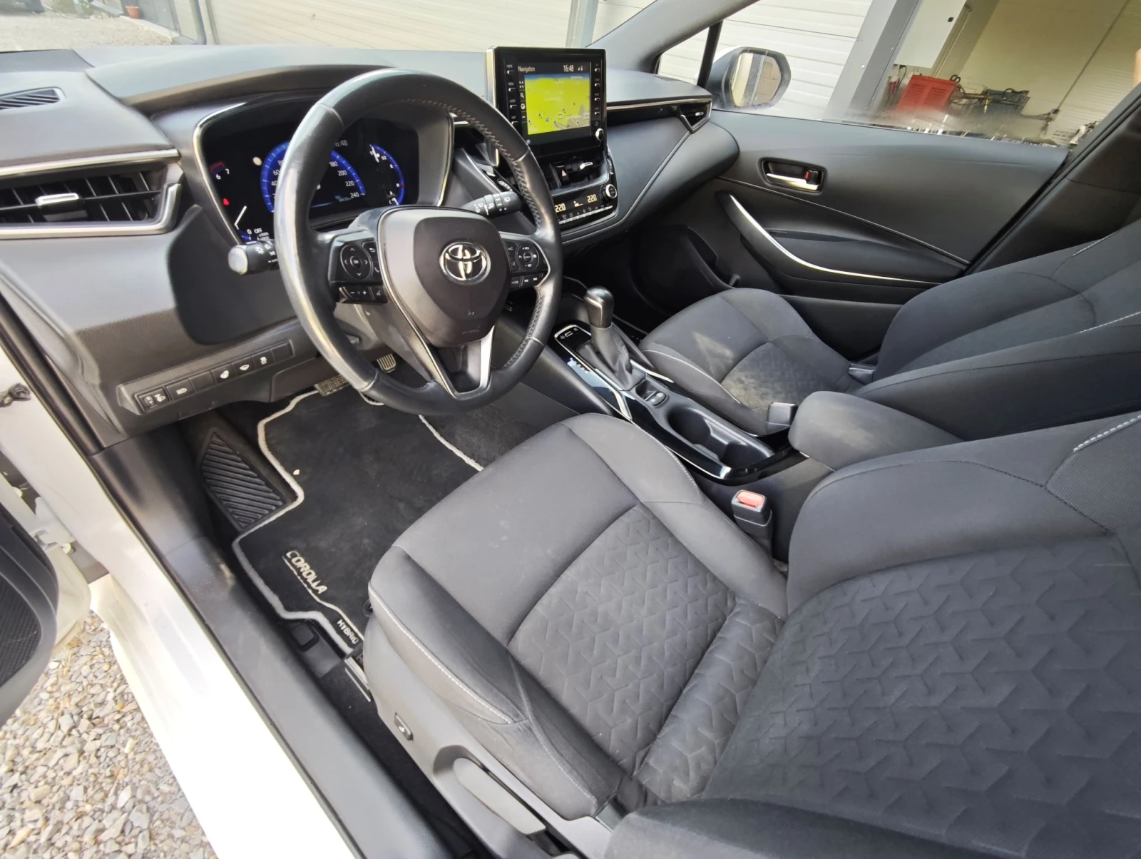 Toyota Corolla Touring Sport, 1.8 Hybrid, ГАРАНЦИОННА, снимка 8 - Автомобили и джипове - 54960936