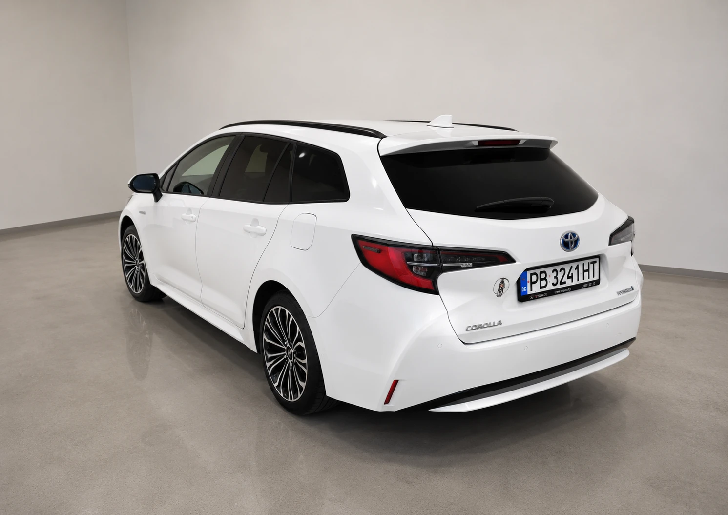 Toyota Corolla Touring Sport, 1.8 Hybrid, ГАРАНЦИОННА, снимка 4 - Автомобили и джипове - 55451902