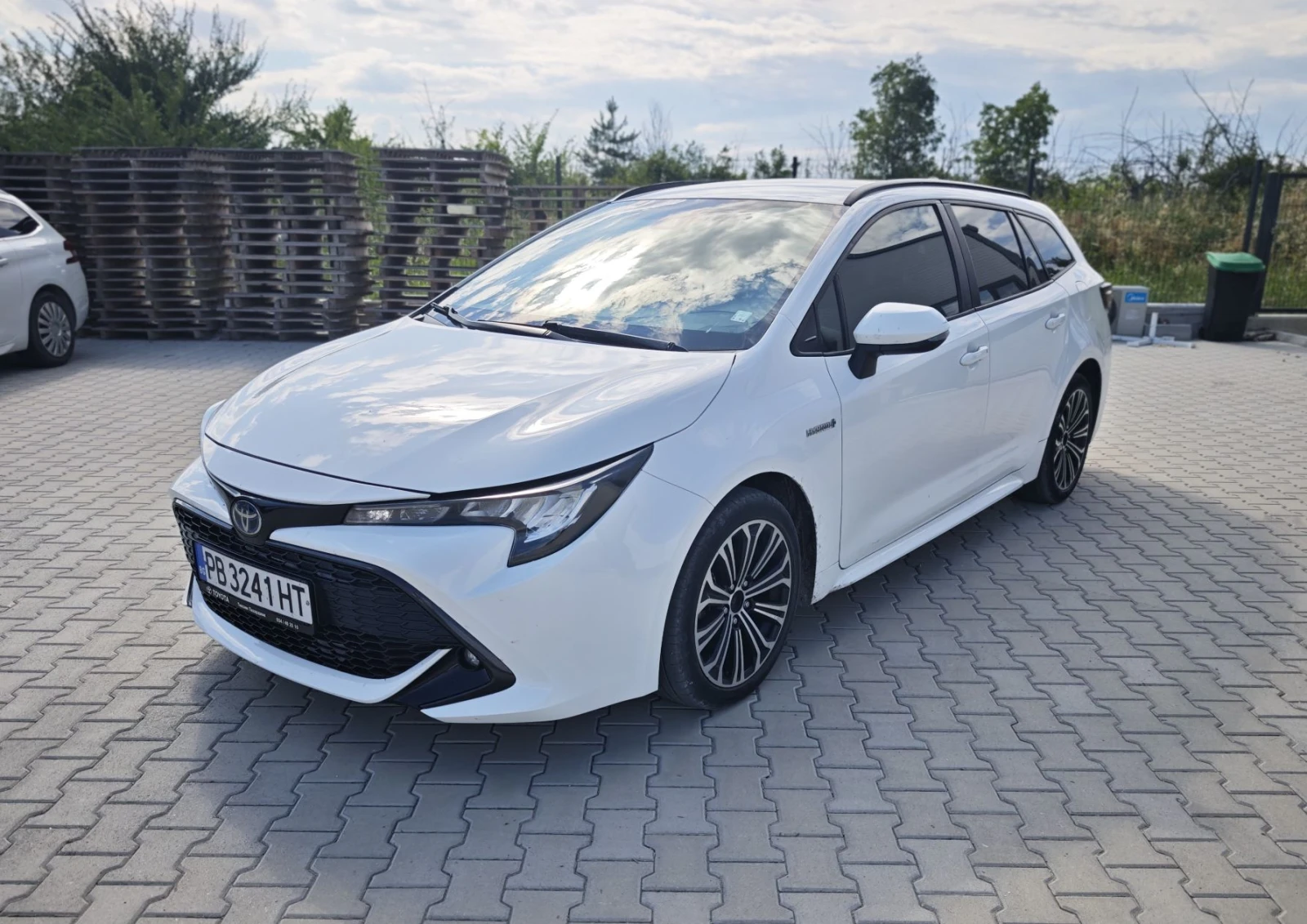 Toyota Corolla Touring Sport, 1.8 Hybrid, ГАРАНЦИОННА, снимка 2 - Автомобили и джипове - 54960936