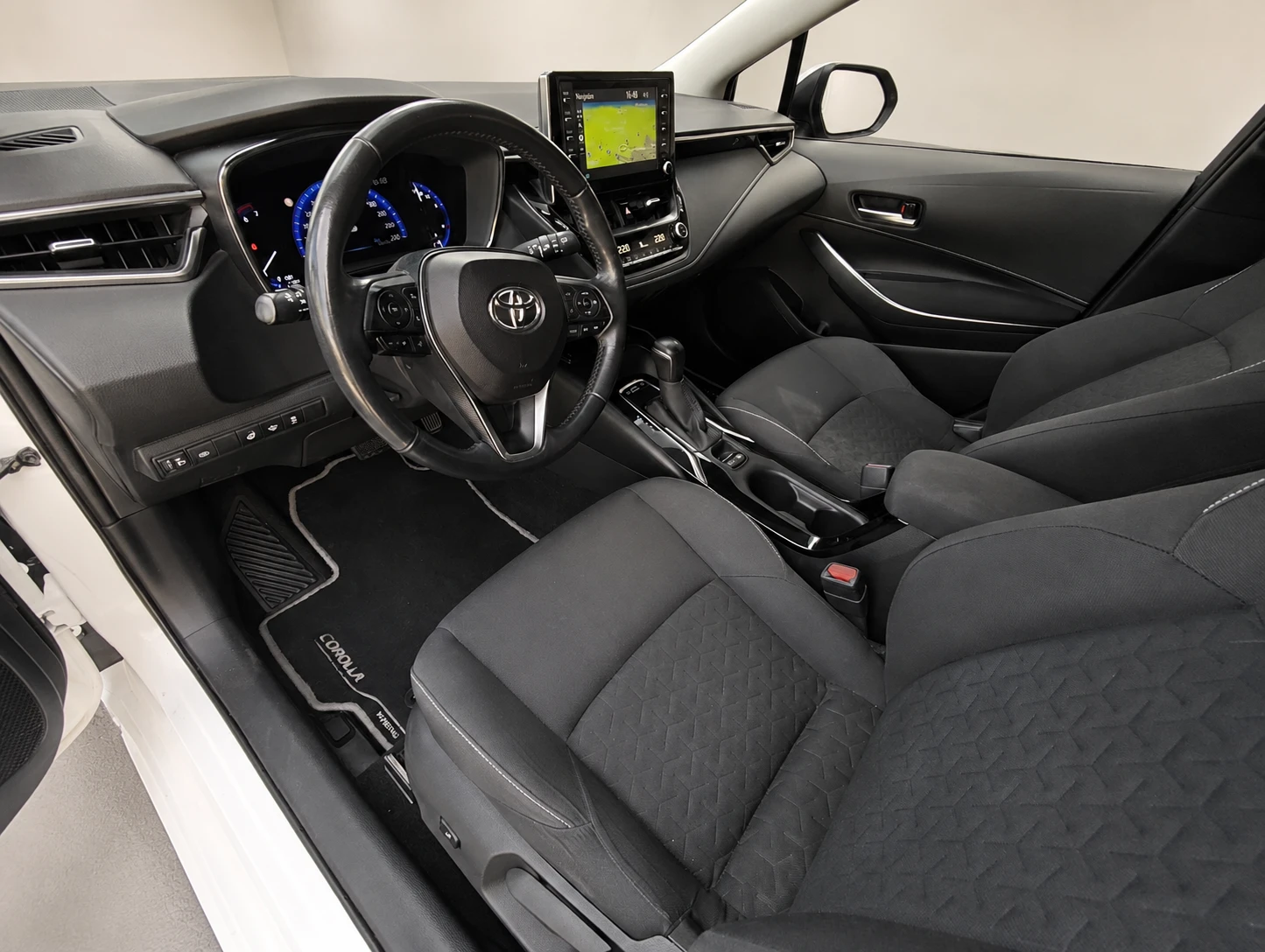 Toyota Corolla Touring Sport, 1.8 Hybrid, ГАРАНЦИОННА, снимка 8 - Автомобили и джипове - 55451902