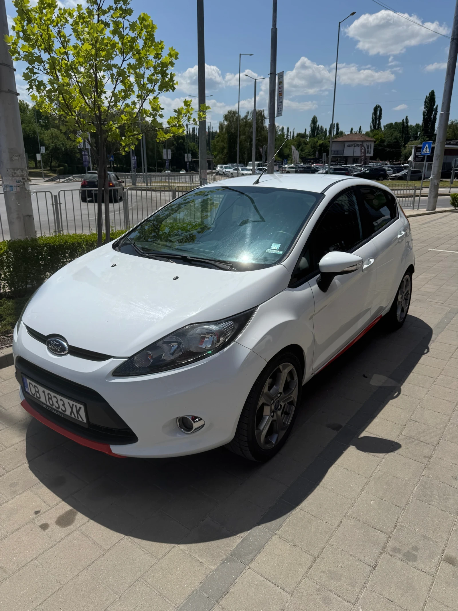 Ford Fiesta 1.1, снимка 4 - Автомобили и джипове - 55073224