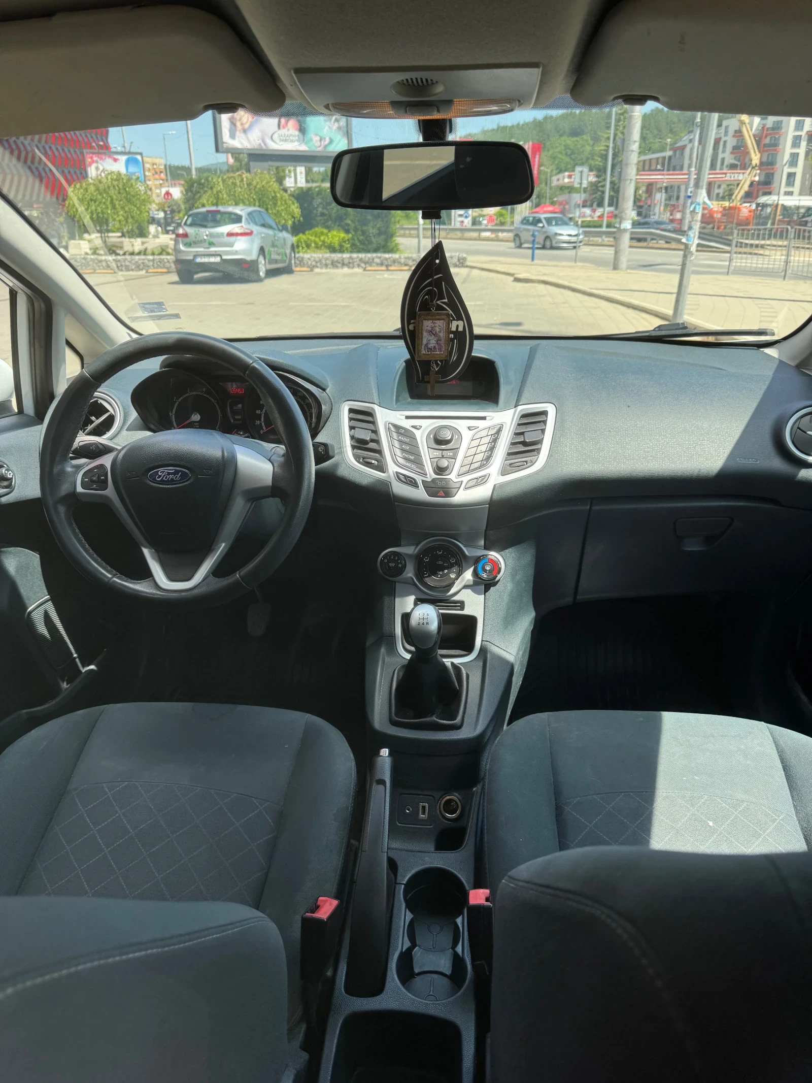 Ford Fiesta 1.1, снимка 9 - Автомобили и джипове - 55073224