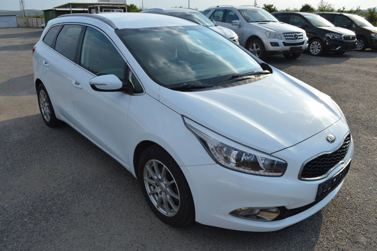 Kia Ceed 1.6CRDI-AVTOMAT, снимка 3 - Автомобили и джипове - 55589004