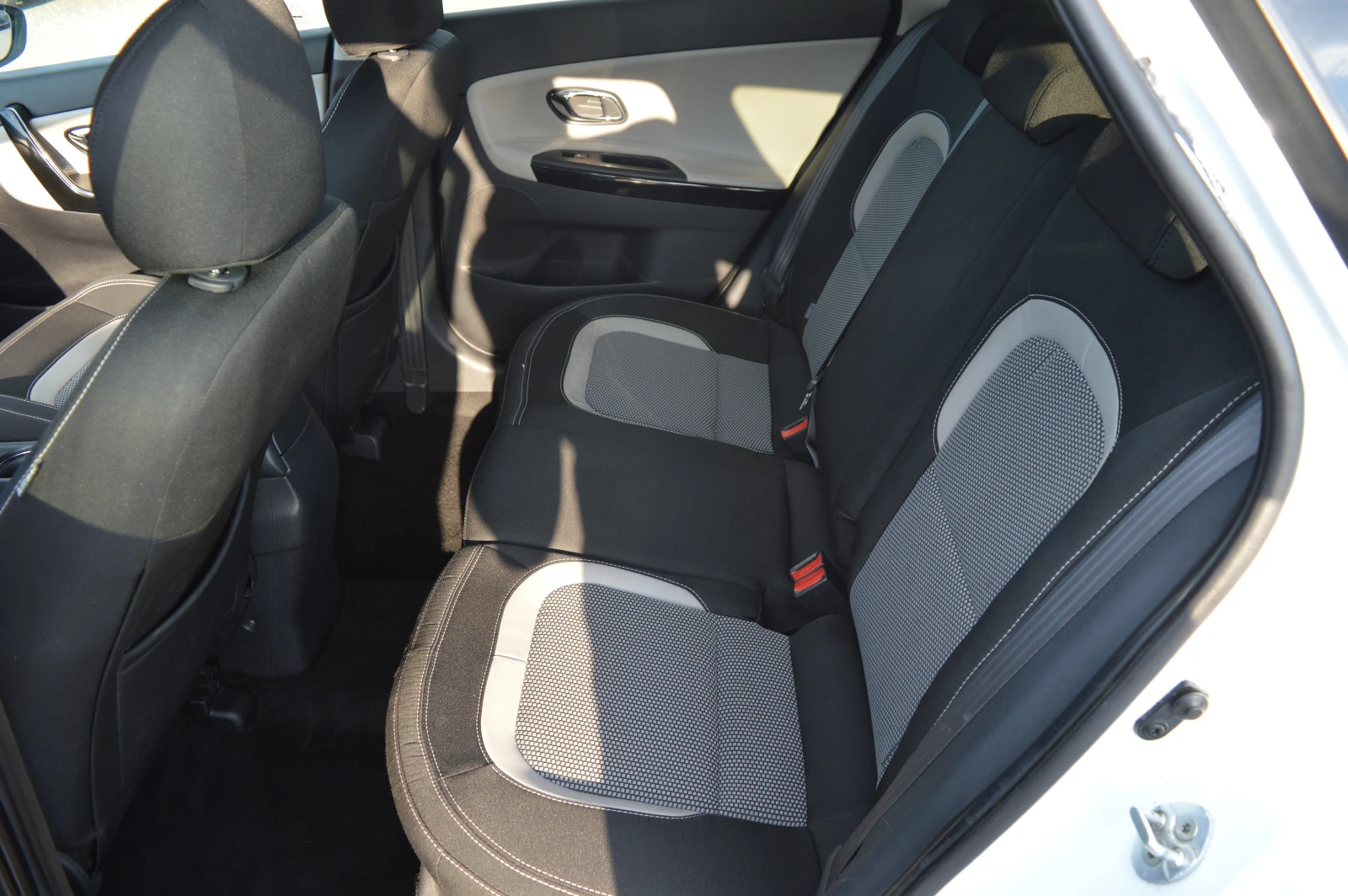 Kia Ceed 1.6CRDI-AVTOMAT, снимка 9 - Автомобили и джипове - 55589004