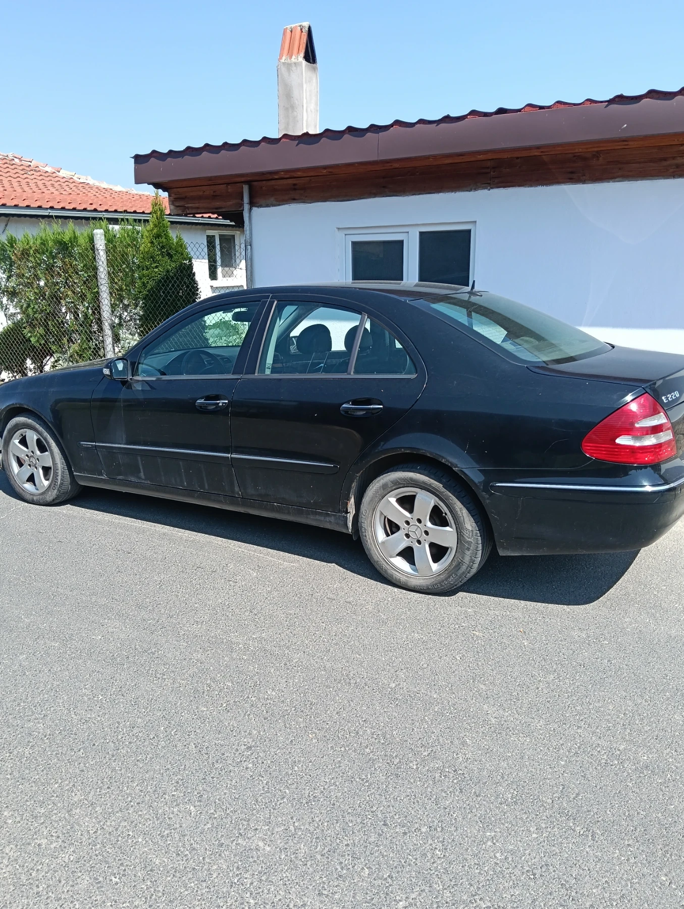 Mercedes-Benz E 220, снимка 2 - Автомобили и джипове - 55593674