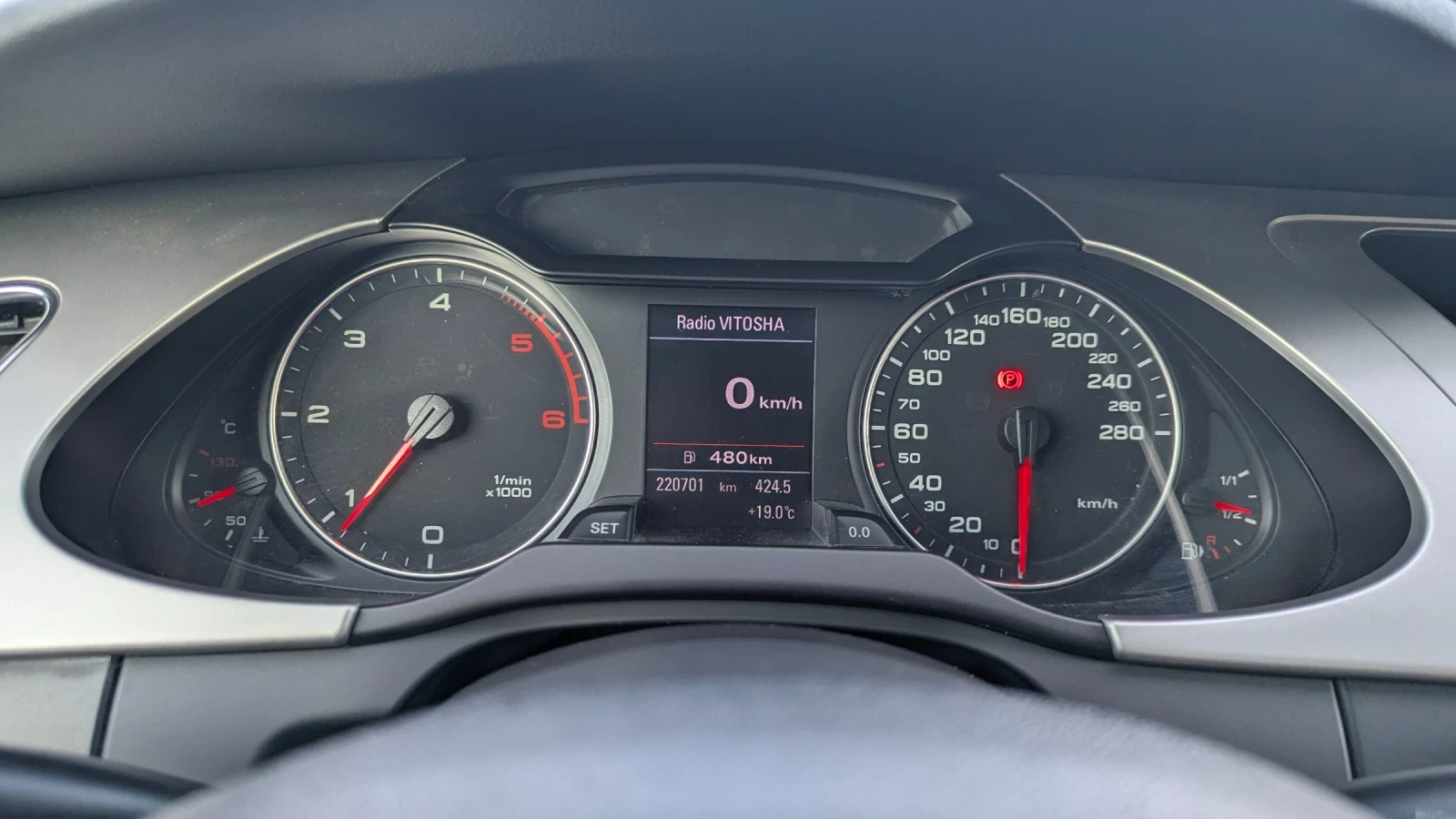 Audi A4 2.0 TDI, снимка 8 - Автомобили и джипове - 55731793