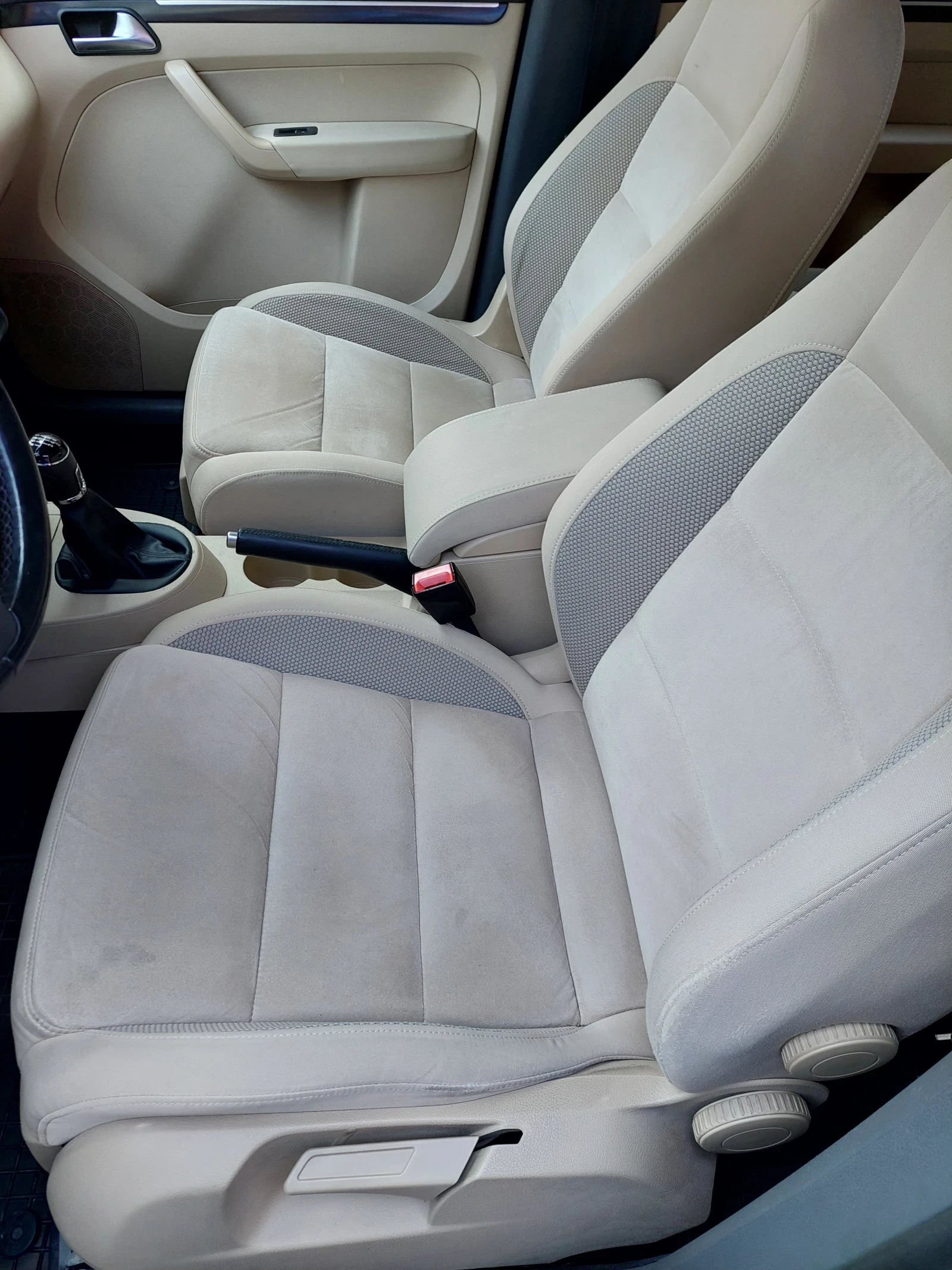 VW Touran, снимка 9 - Автомобили и джипове - 56138058