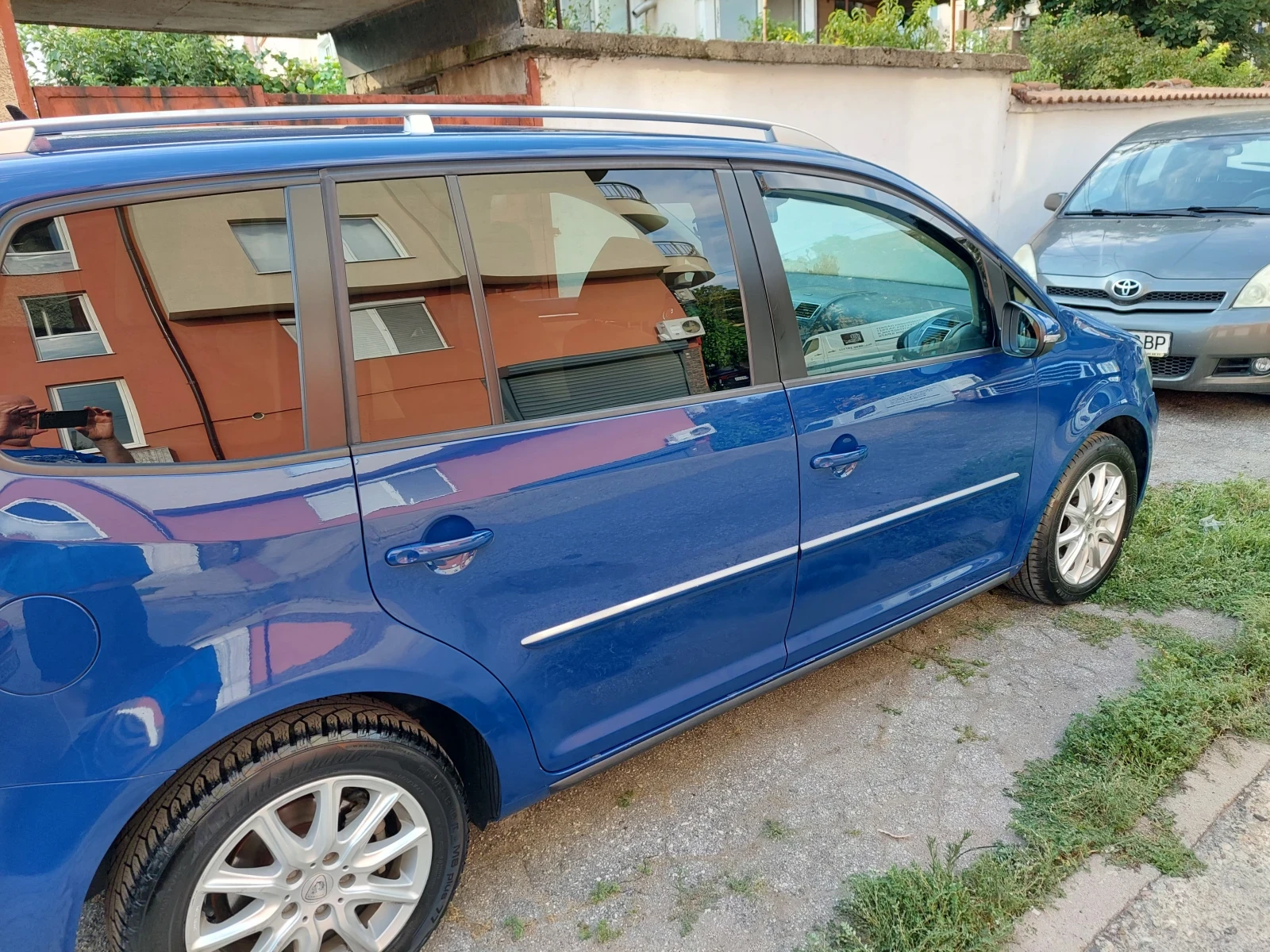 VW Touran, снимка 13 - Автомобили и джипове - 56138058