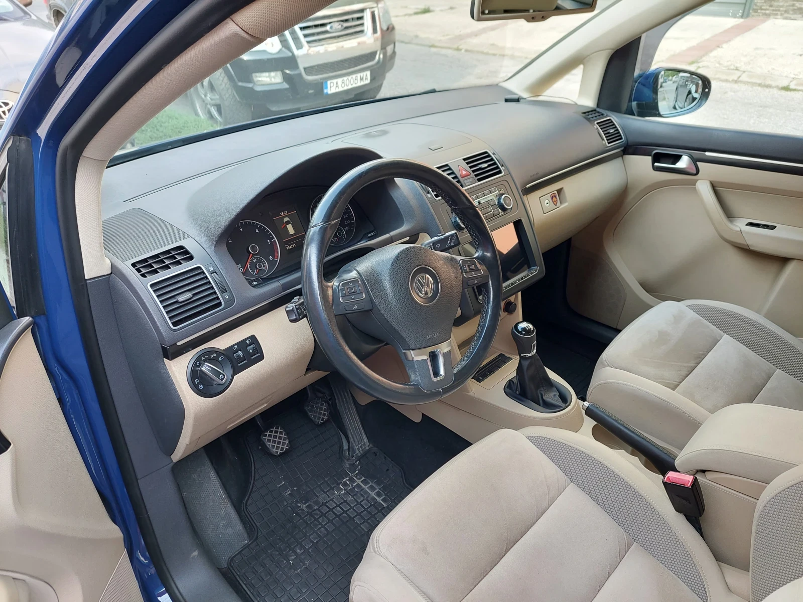 VW Touran, снимка 15 - Автомобили и джипове - 56138058