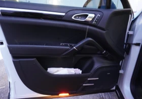 Porsche Cayenne * AWD 4dr * CARFAX * БЕЗ ПЪРВОНАЧАЛНА ВНОСКА, снимка 16