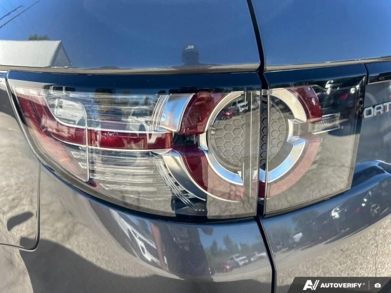 Land Rover Discovery Sport * SE ACCIDENT FREE | AS IS * CARFAX * ЦЕНА ДО БГ, снимка 10 - Автомобили и джипове - 52851484