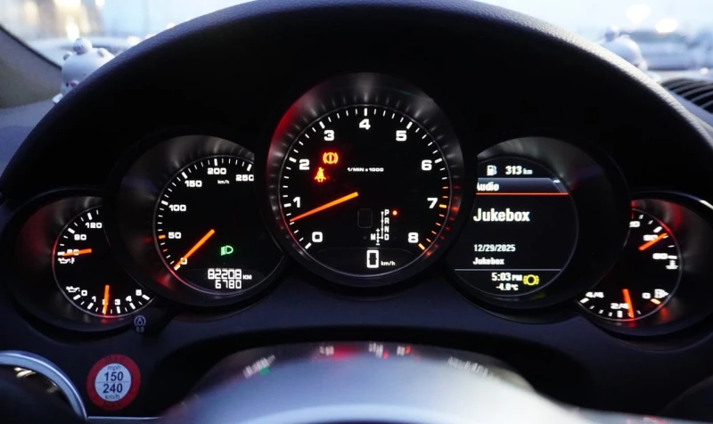 Porsche Cayenne * AWD 4dr * CARFAX * БЕЗ ПЪРВОНАЧАЛНА ВНОСКА, снимка 8 - Автомобили и джипове - 52959339