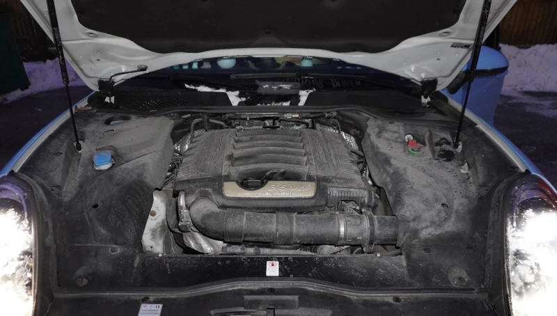 Porsche Cayenne * AWD 4dr * CARFAX * БЕЗ ПЪРВОНАЧАЛНА ВНОСКА, снимка 12 - Автомобили и джипове - 52959339