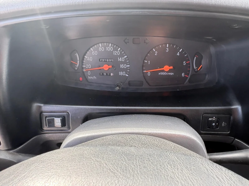 Mitsubishi L200, снимка 11 - Автомобили и джипове - 53582050