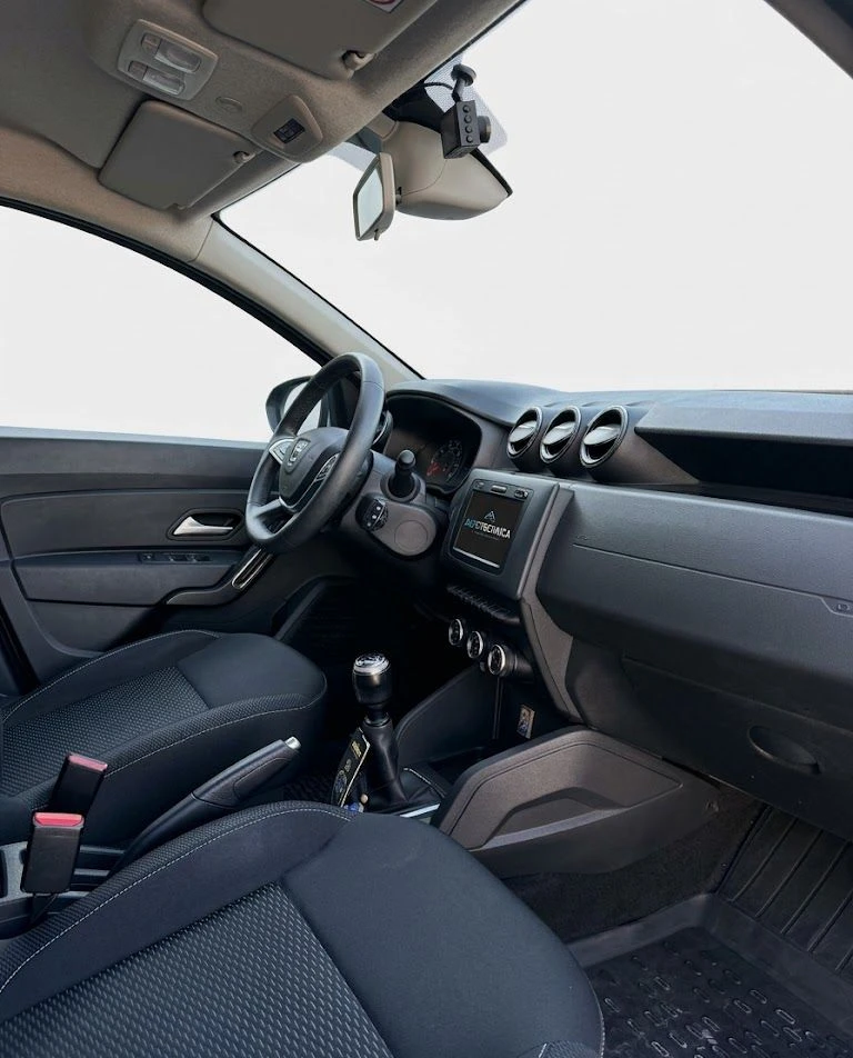 Dacia Duster Laureat 1.6 16V, снимка 4 - Автомобили и джипове - 54148817