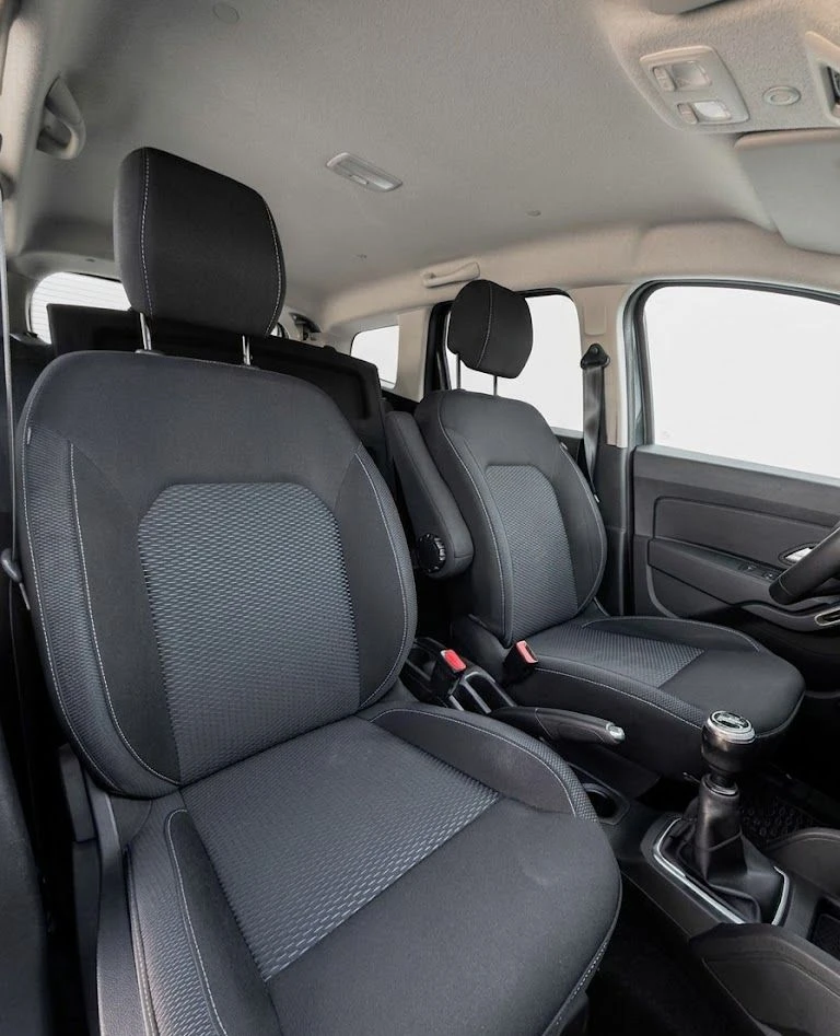 Dacia Duster Laureat 1.6 16V, снимка 5 - Автомобили и джипове - 54148817