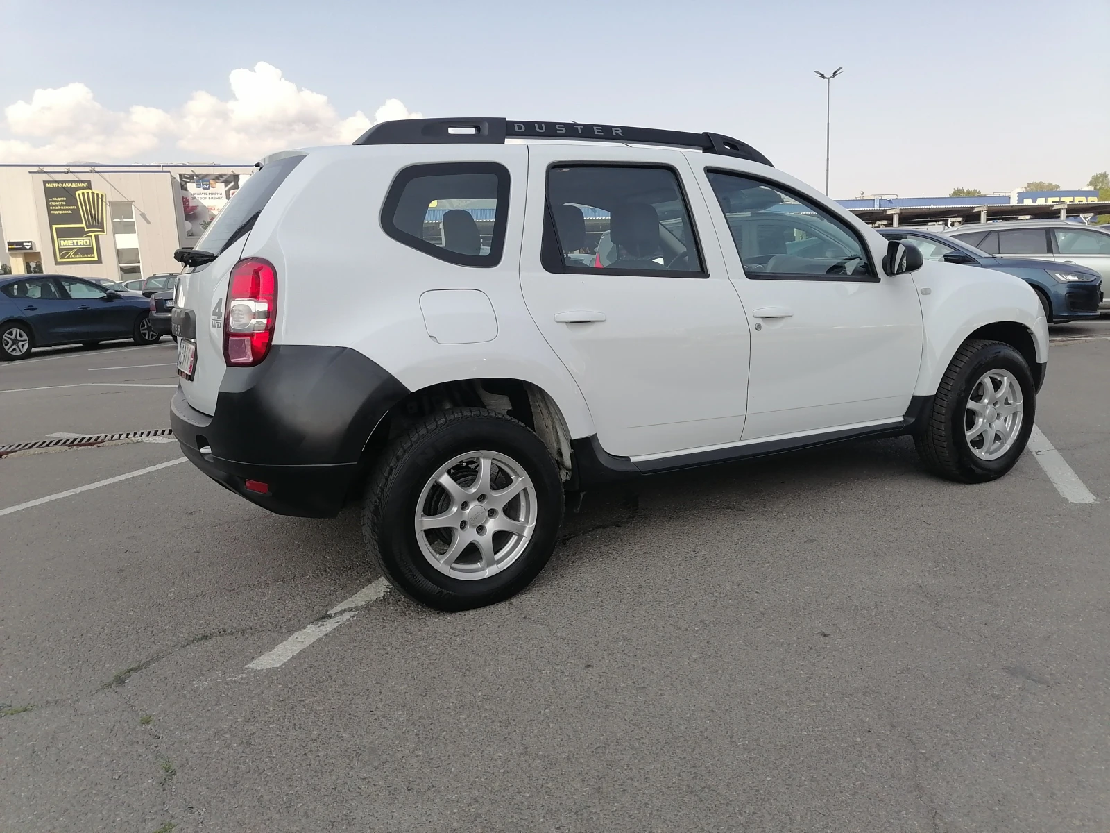 Dacia Duster 1.6i 4x4 - изображение 7