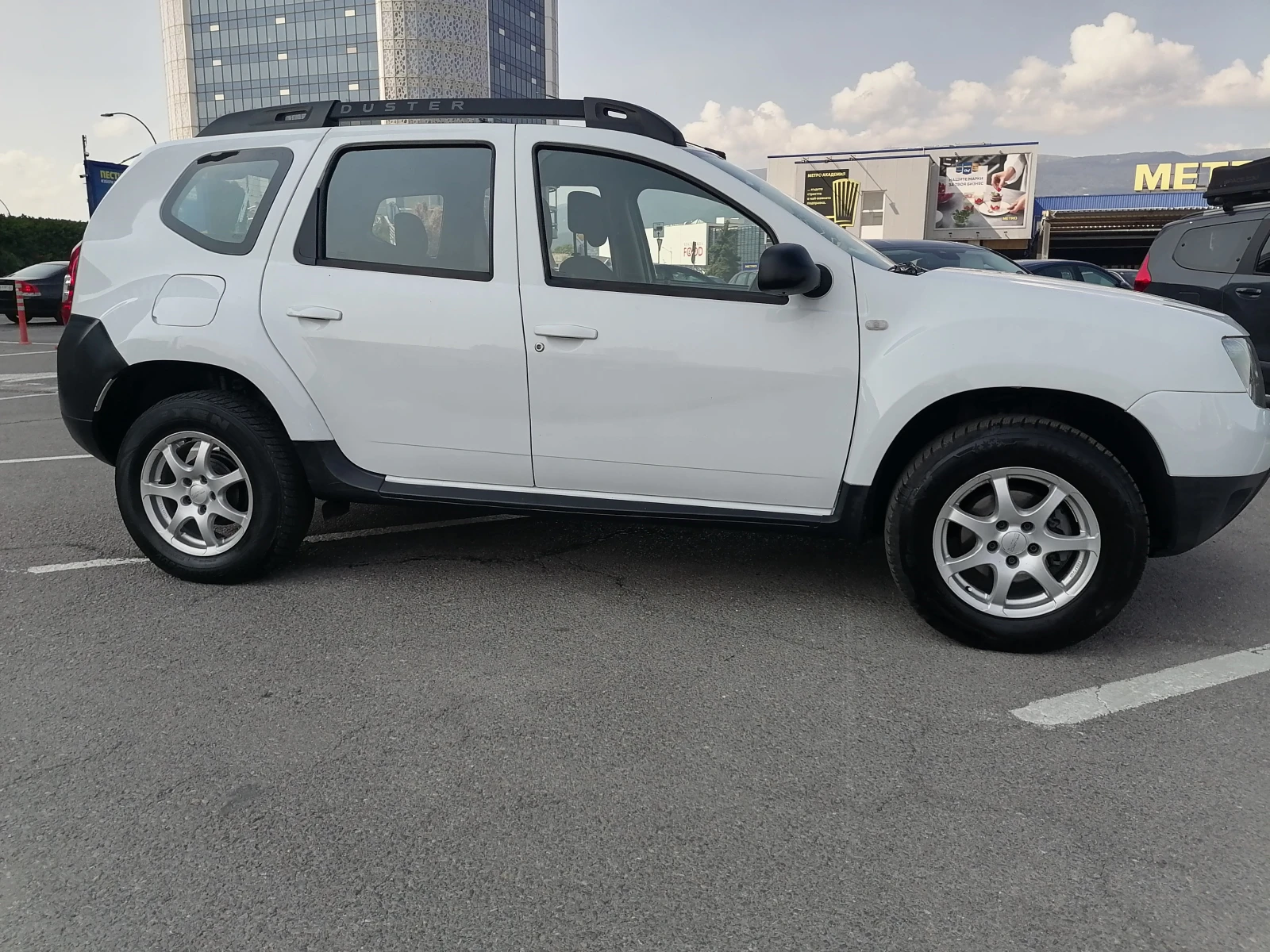 Dacia Duster 1.6i 4x4 - изображение 8