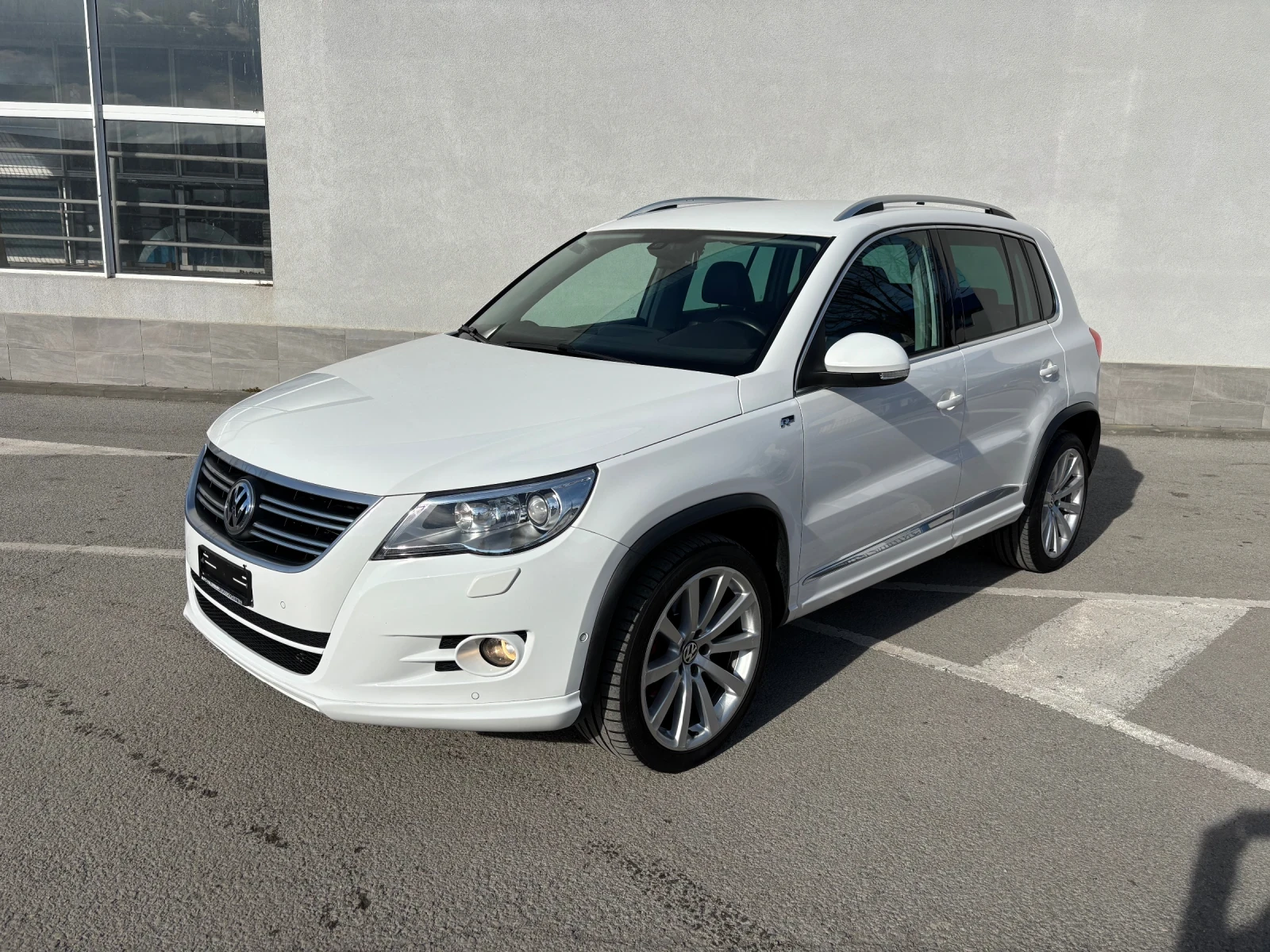 VW Tiguan 2.0i 4x4 DSG R LINE - изображение 2